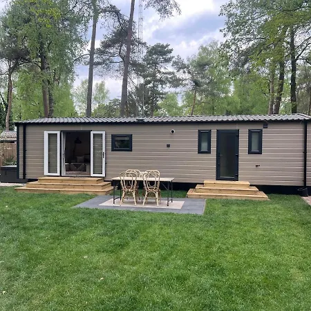 Luxurious Family De Boschrand With Private Jacuzzi Chalet